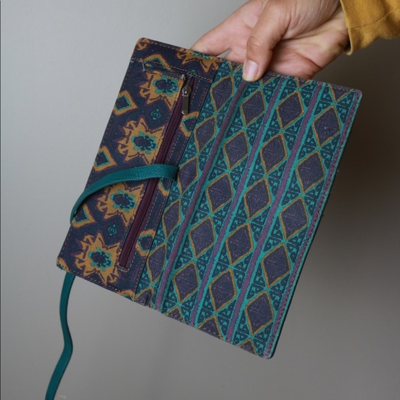 NWOT Mossimo Purple Blue Yellow Pattern Button Loop Money Card Coin Hold Wallet - Picture 3 of 3